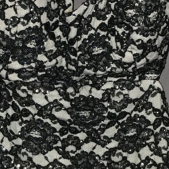 White/black evening gown - Picture 2 of 3